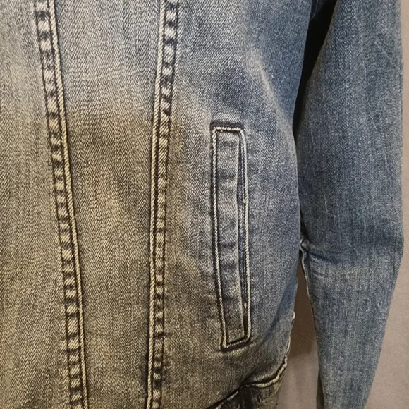 Torrid Premium Denim Jacket embroidered Fearless floral - Picture 9 of 15